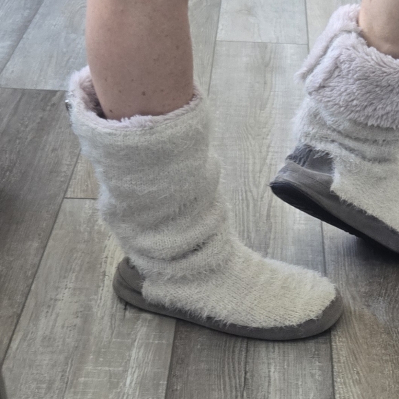 Muk Luks Slippers Light Pink Blush and Gray 9- 10 - Picture 6 of 8